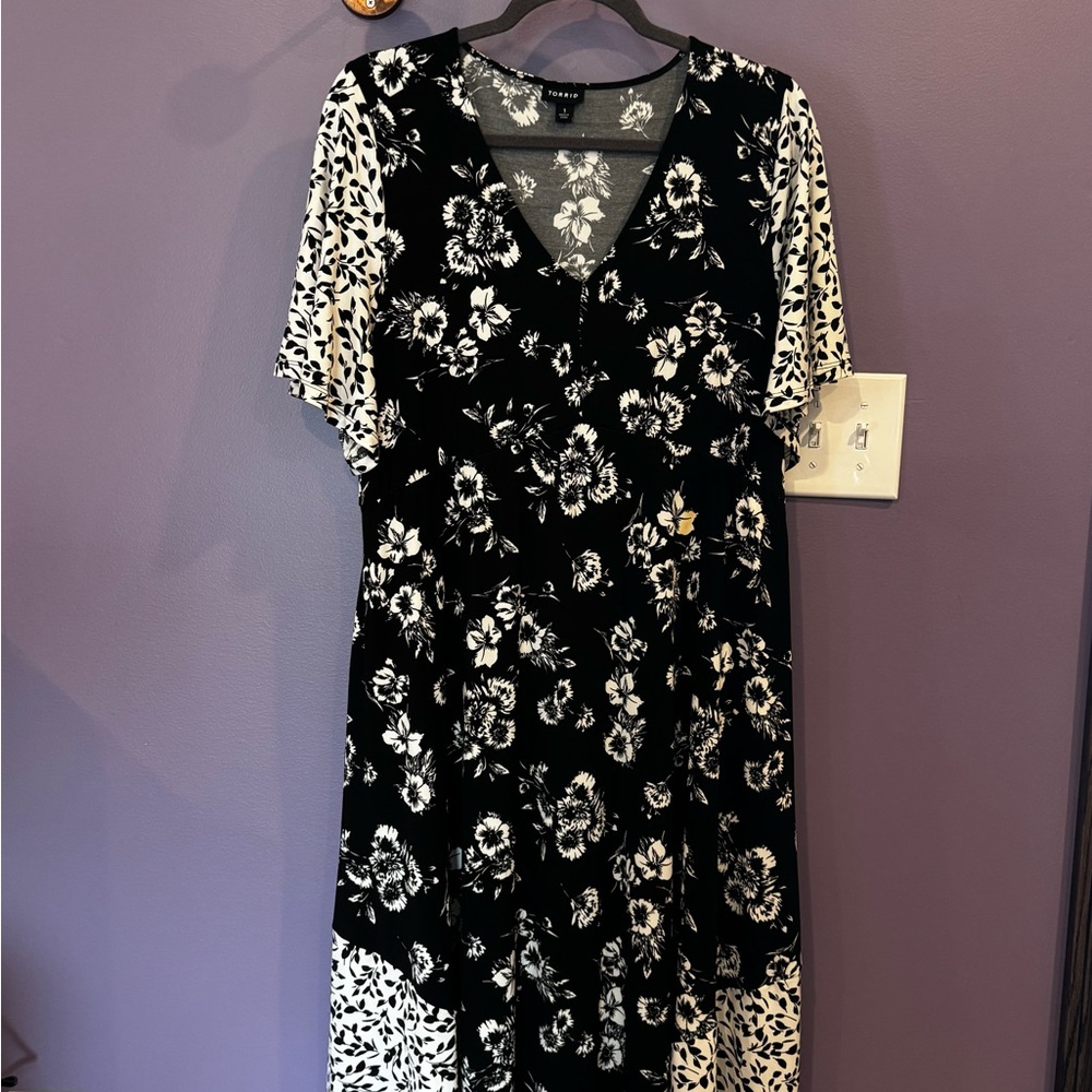Torrid Black and White Floral Midi Dress